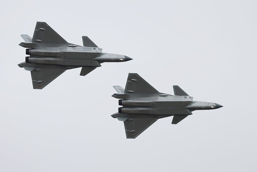 J-20s in flight