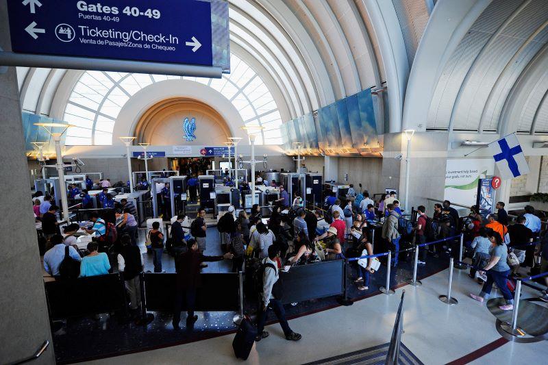 Los Angeles International Airport Memorial Day 2021 weekend crowds 