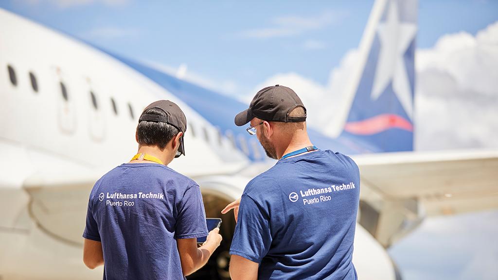 Lufthansa Technik technicians