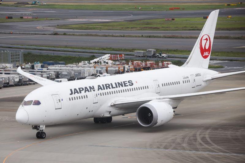 JAL Boeing 787-8