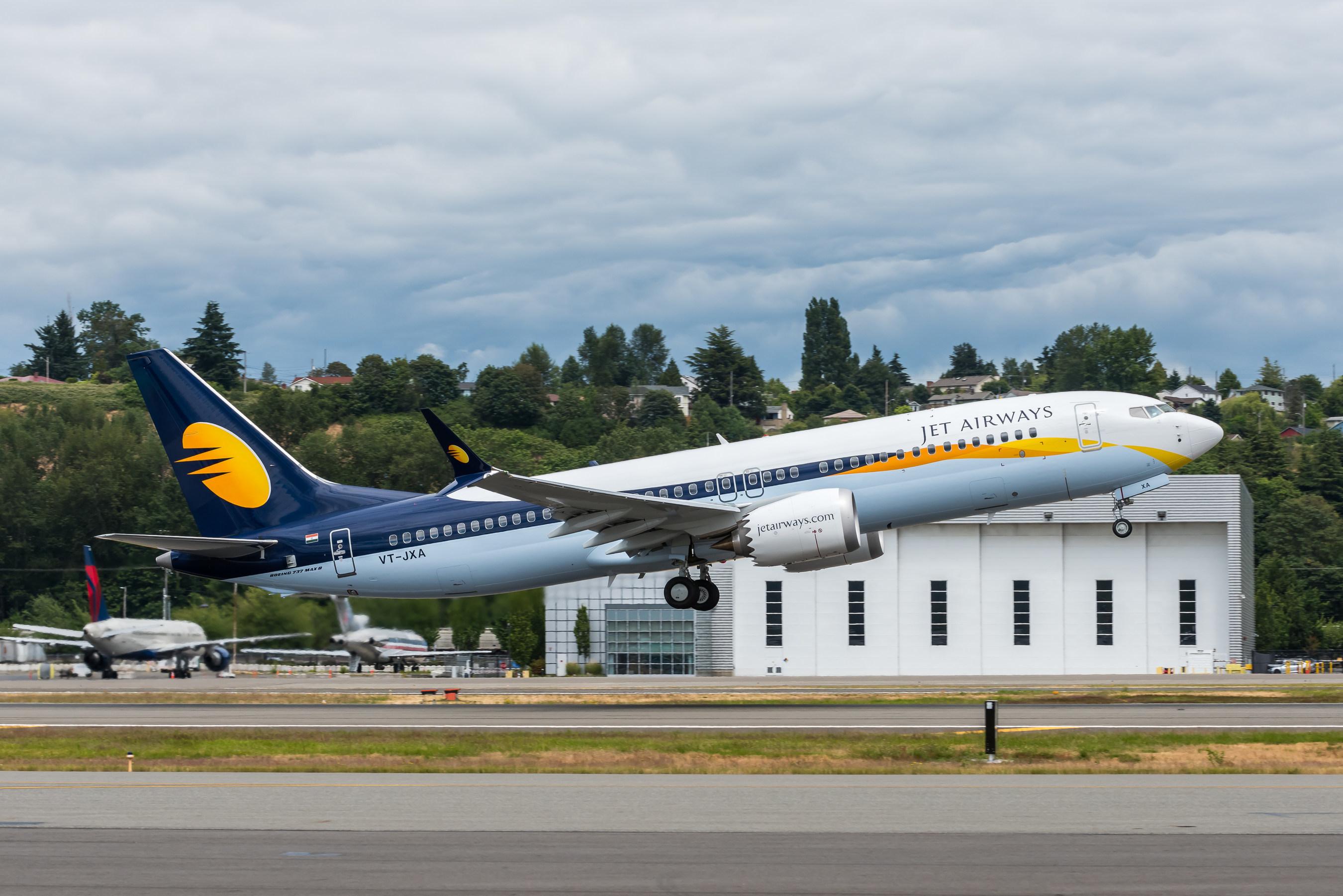 Jet Airways 737-8