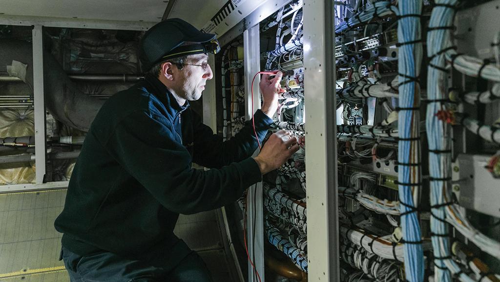 Lufthansa Technik technician