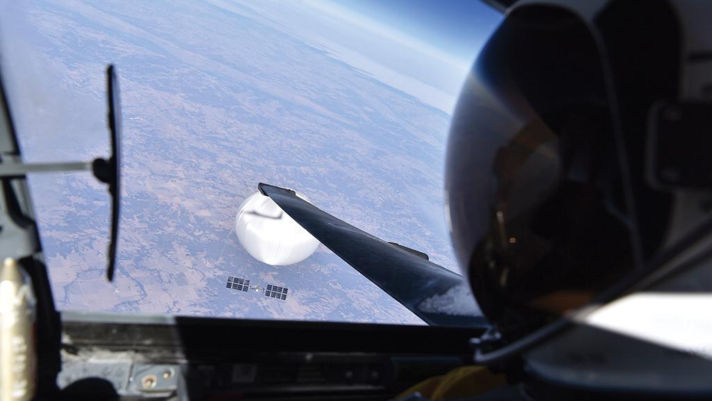 U-2 cockpit “selfie” photo of Chinese high-altitude balloon 