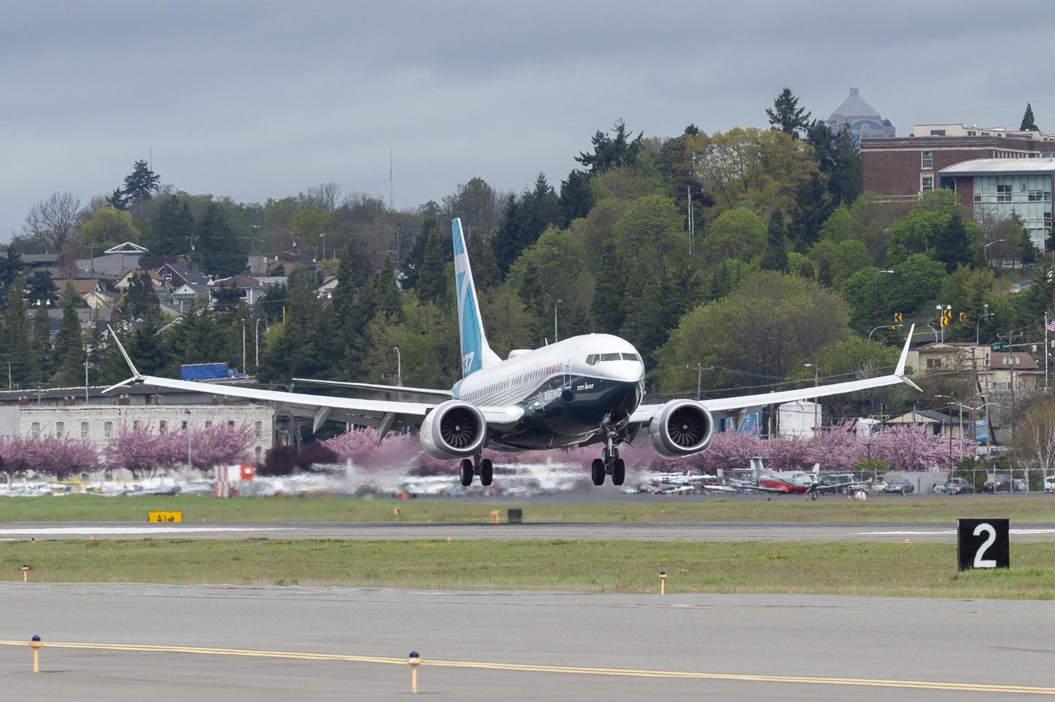 Boeing 737-7 conducting a flight test.