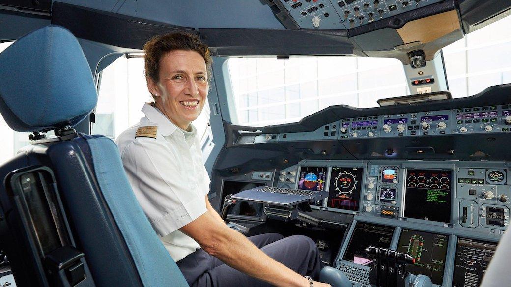 Lufthansa cockpit