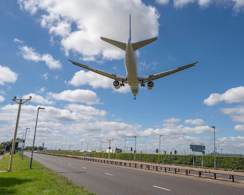 aircraft descent to Heathrow 