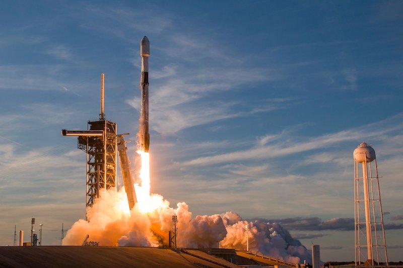 SpaceX bandwagon liftoff