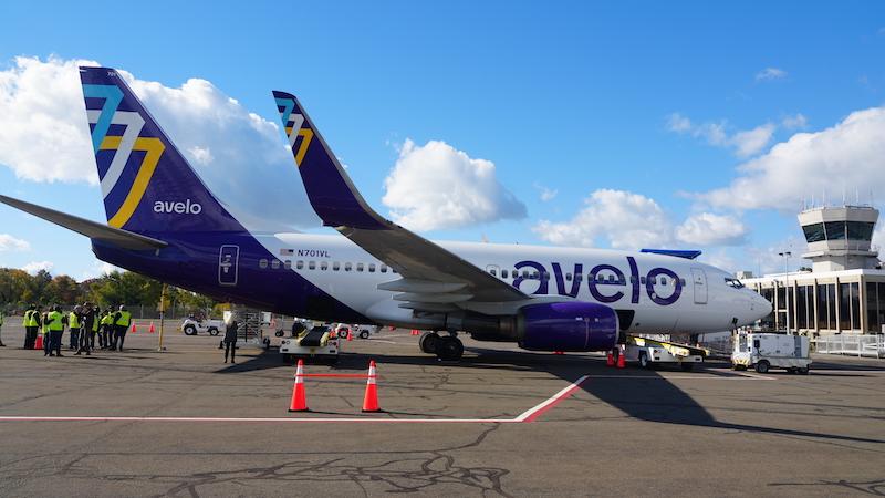 avelo 737-700 at HVN