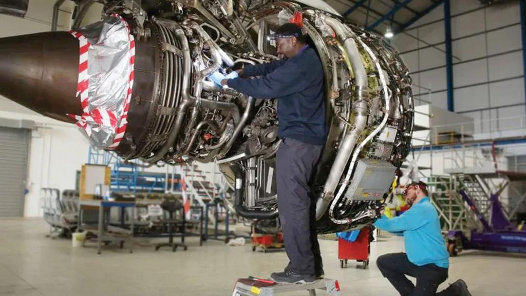 MRO engine technicians