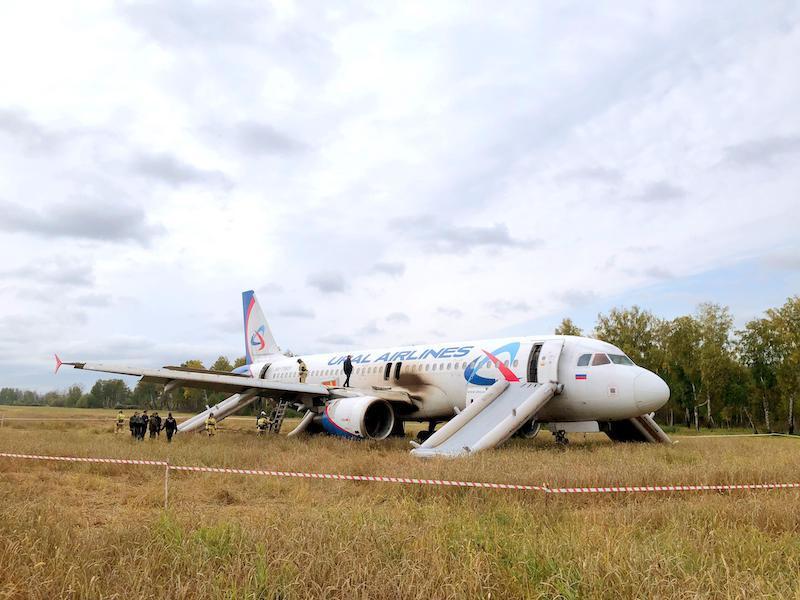 ural airlines crash in field in russia