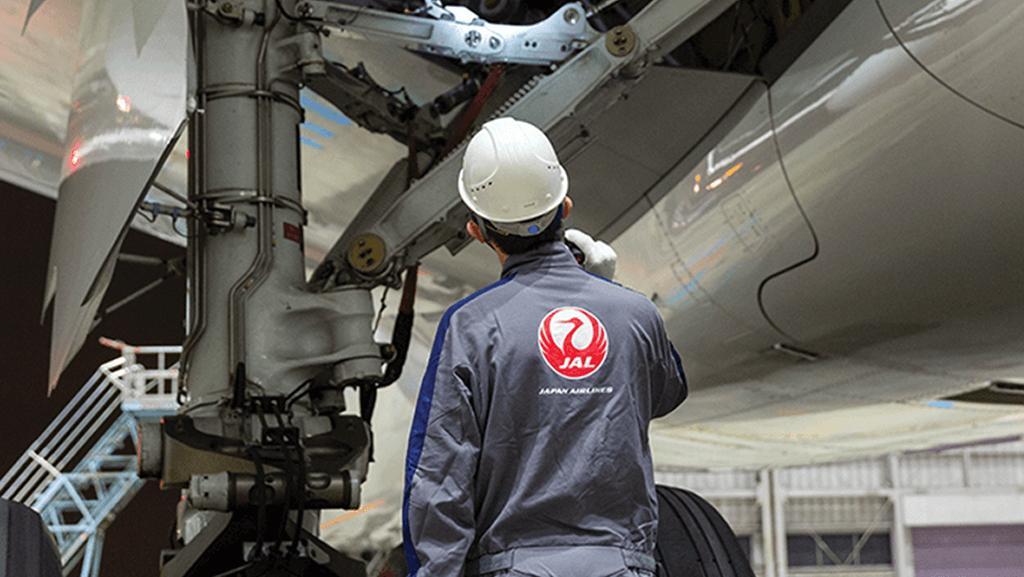 Japan Airlines tech working on Aircraft