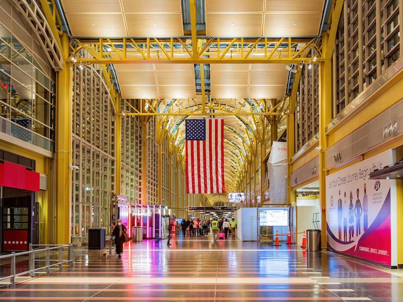 reagan national airport hall