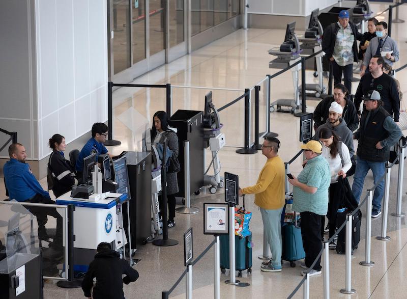 passengers in TSA screening line