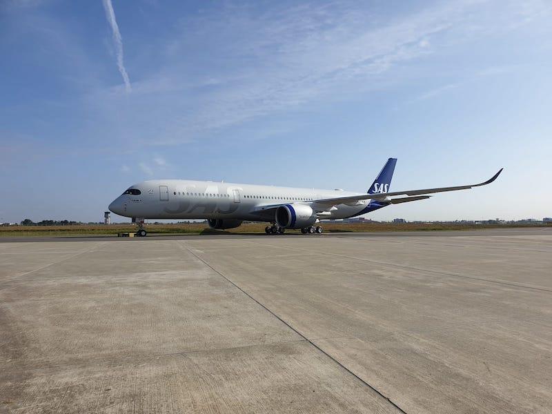 sas scandinavian jet on tarmac