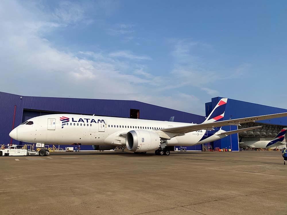 LATAM Airlines Boeing 787 in front of hangar