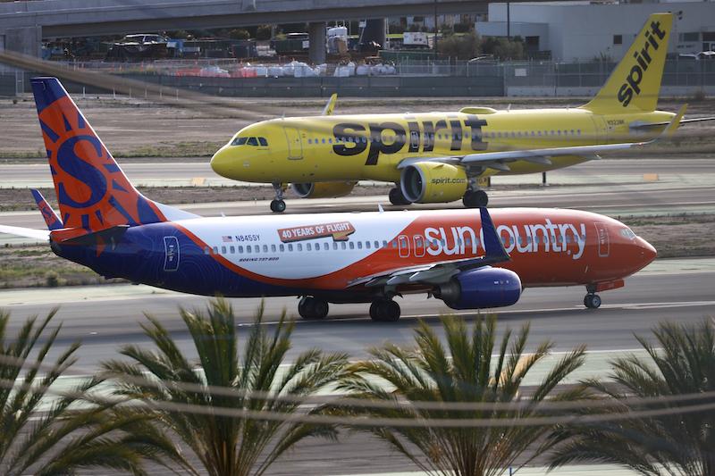 spirit and sun country planes