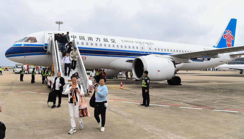 passengers disembarking china southern c919 flight