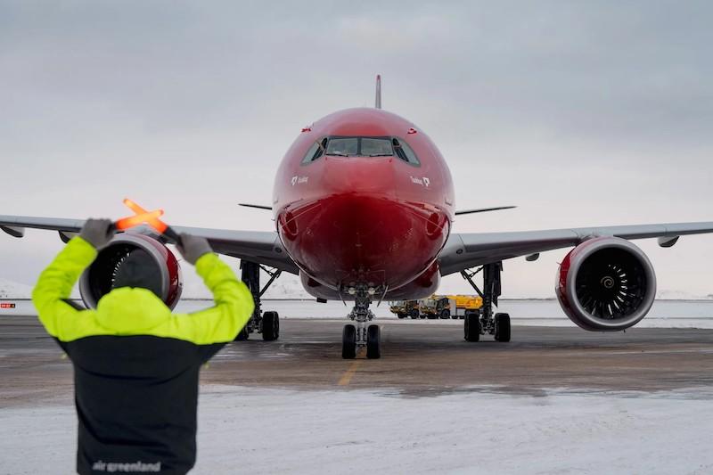 air greenland plane on tarmac