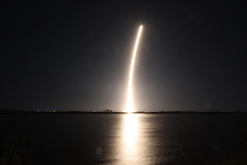 blue ghost 1 and resilience lunar landers launching