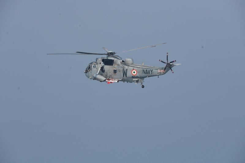 indian navy sea king helicopter