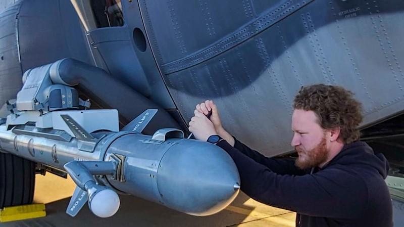 angry kitten pod being installed on fighter jet