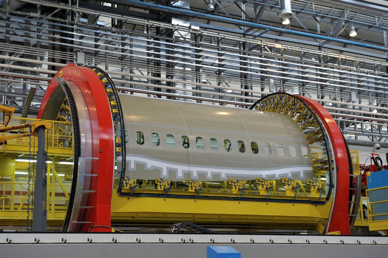 The "One Piece Barrel" is Leonardo's key element in the monolithic structure of the Boeing 787.