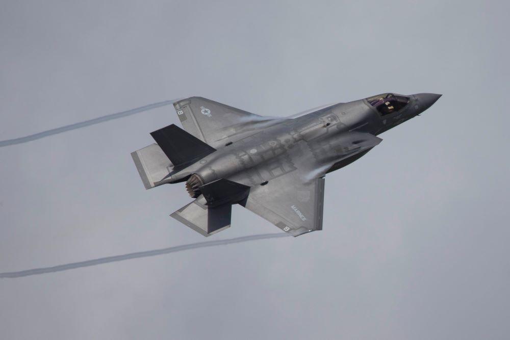  F-35 Joint Strike Fighter "Lightning II" Contributor: Starfighter3 / Alamy Stock Photo