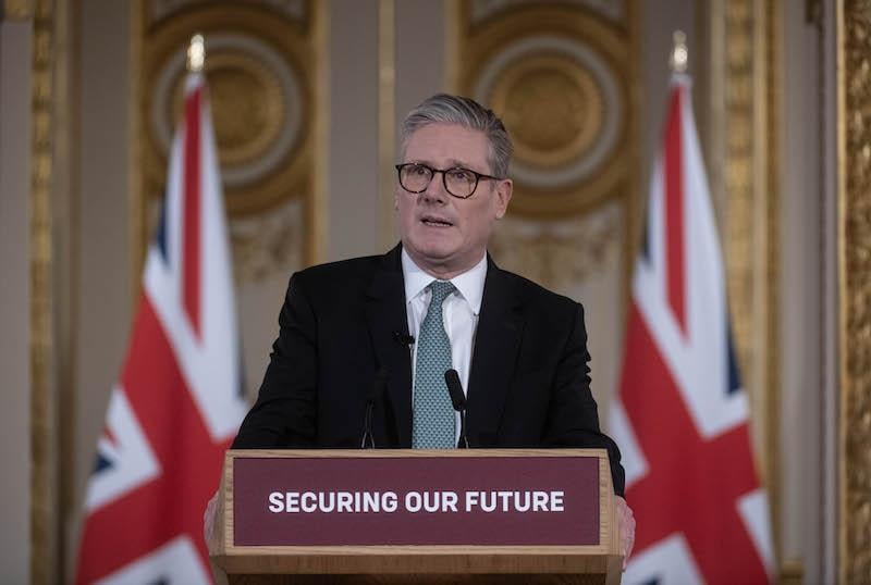 keir starmer speaking at podium