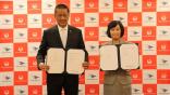  Left:Irfan Setiaputra, President and CEO of Garuda Indonesia         Right: Mitsuko Tottori, President and Group CEO of Japan Airlines