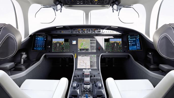 Dassault Falcon 8X flightdeck