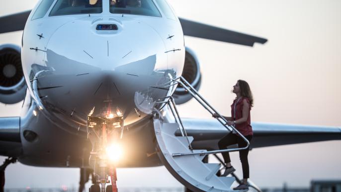 Dassault Falcon 8X stairs